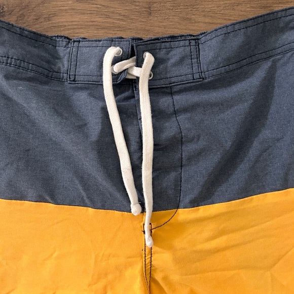 H&M Men’s Swim Trunks- M - Picture 3 of 7